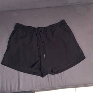 Lululemon drawstring shorts with pockets
